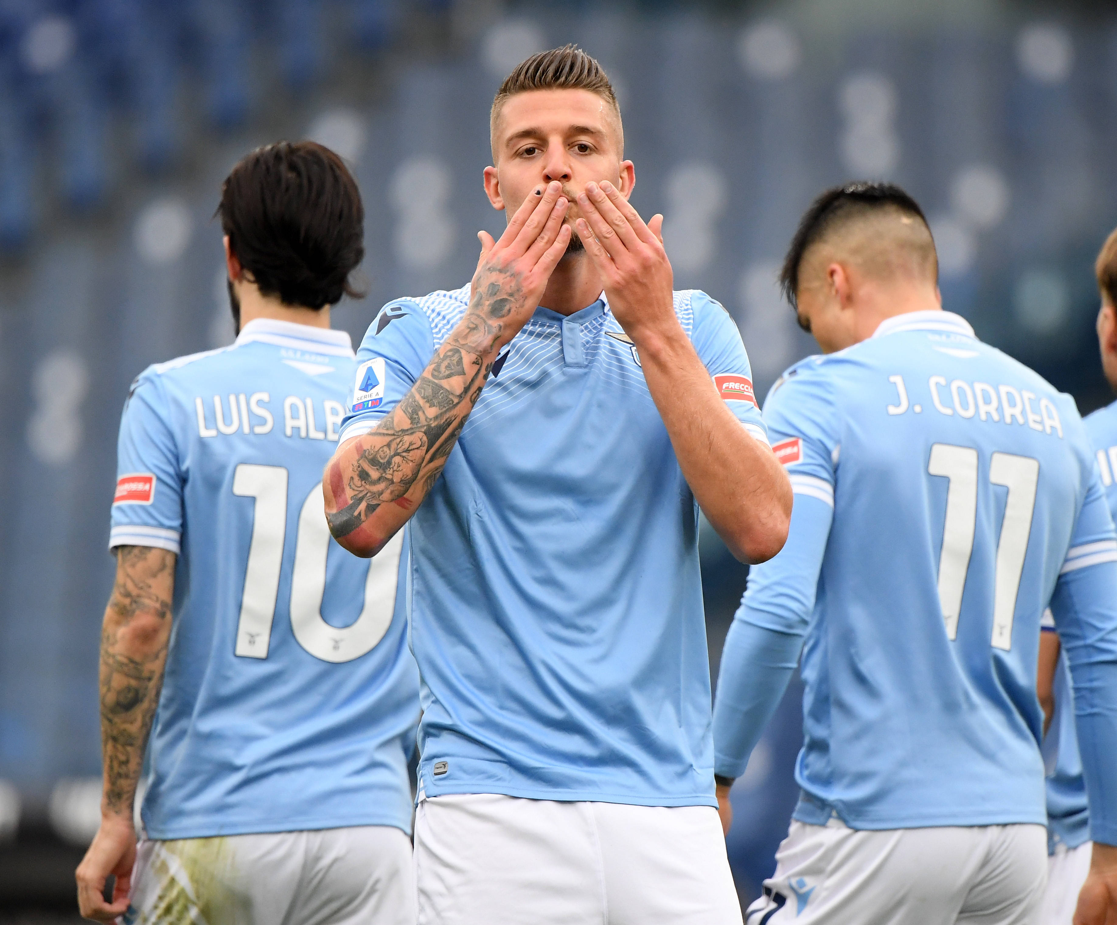 爱游戏娱乐-包含强强对话，尤文图斯主场逆袭获胜的词条