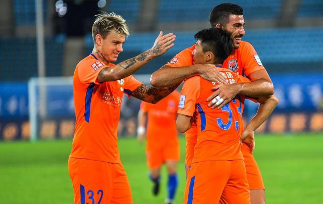 爱游戏娱乐-大连远征FC劲敌，全队备战