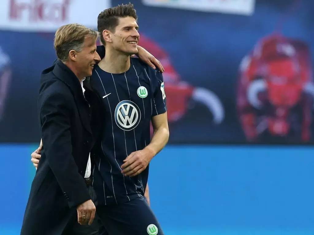 关于沃尔夫斯堡队教练表扬球员拼搏精神的信息 关于沃尔夫斯堡队教练表扬球员拼搏精神的信息