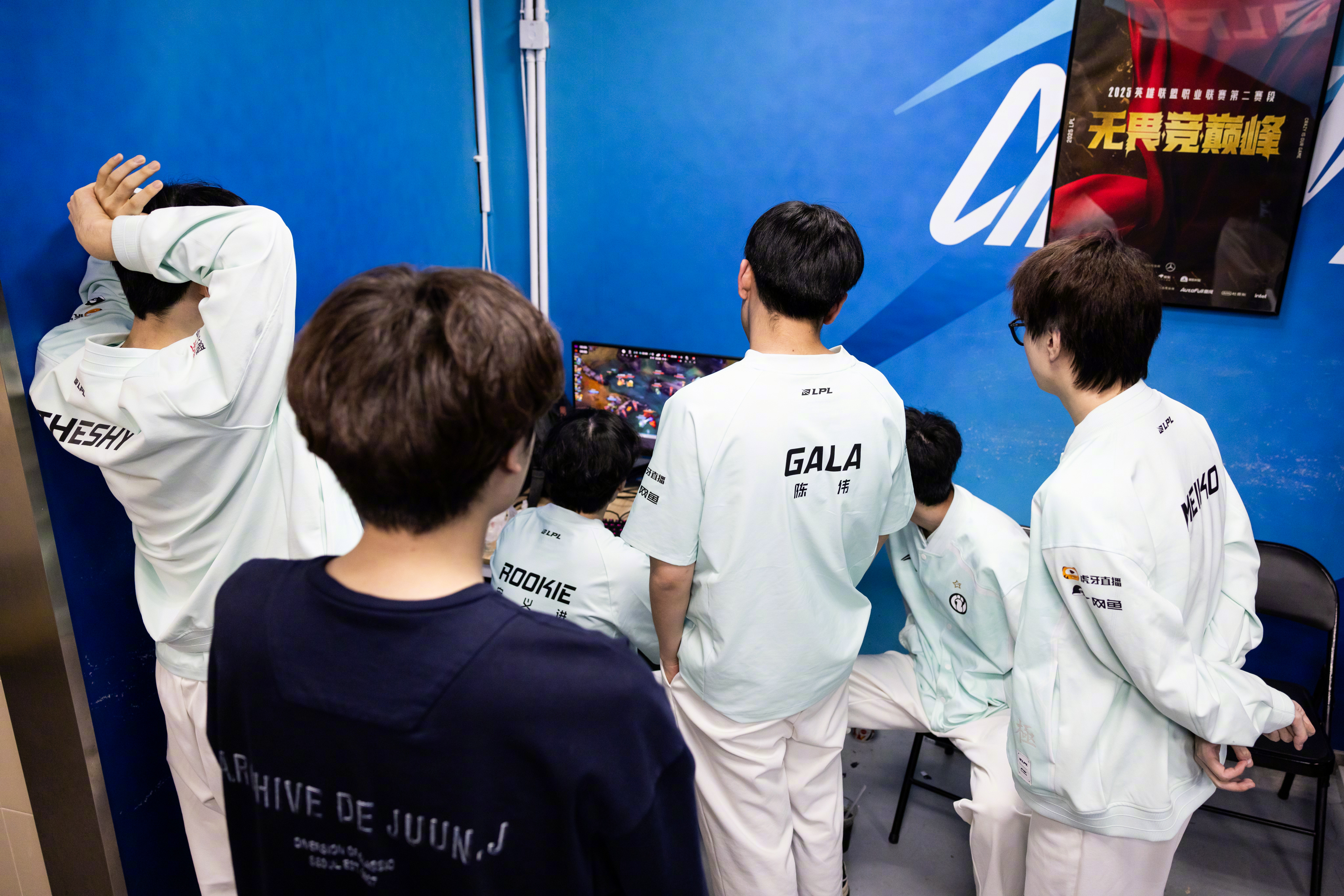 新赛季揭幕战,球队展现出色表现 新赛季揭幕战,球队展现出色表现