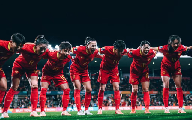 爱游戏在线-包含中国女足失利遭网友嘲笑，球队备战面临困境的词条