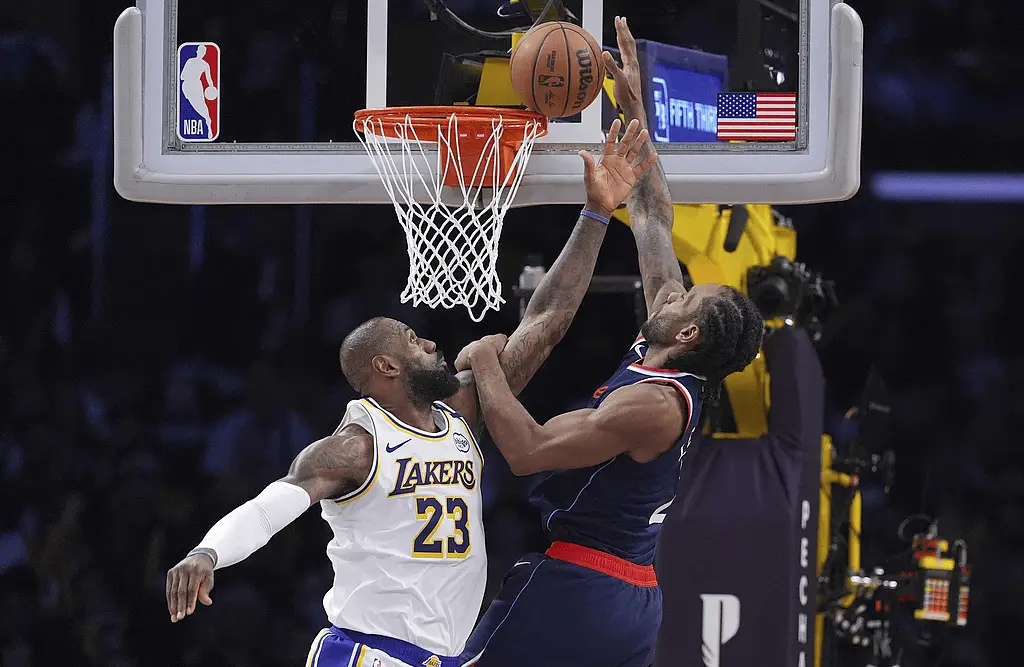 湖人鏖战尼克斯，欧文状态火热