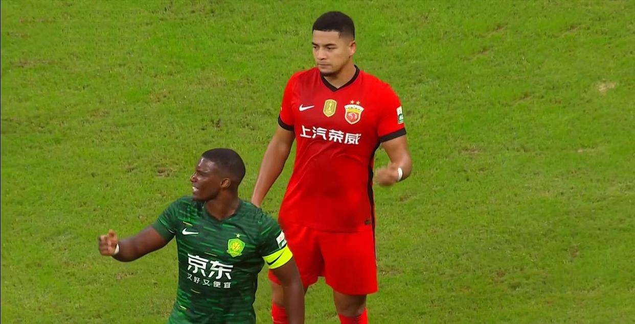 上海海港压哨得分,赢得比赛 上海海港压哨得分,赢得比赛