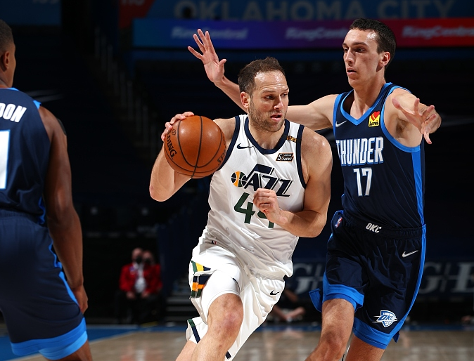 包含新疆队逆转上海队，戈贝尔惊艳四座的词条