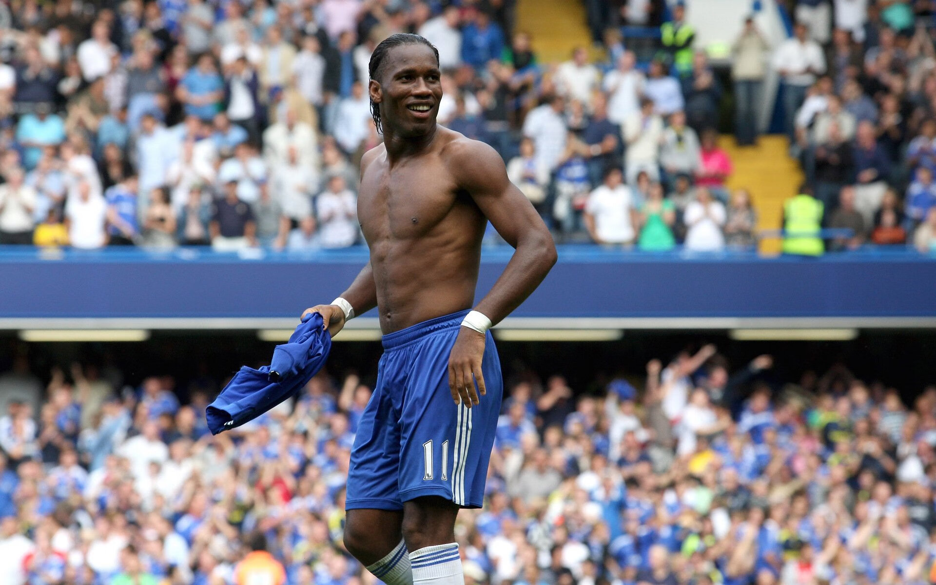 欧冠决赛之夜，西亚卡姆惊艳四座，当篮球之光点亮欧洲绿茵场